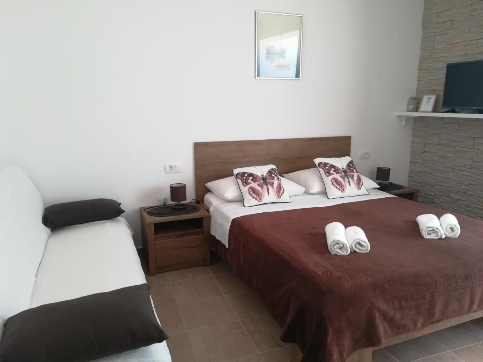 Apartmani “Kresimir” โอมิช ภายนอก รูปภาพ