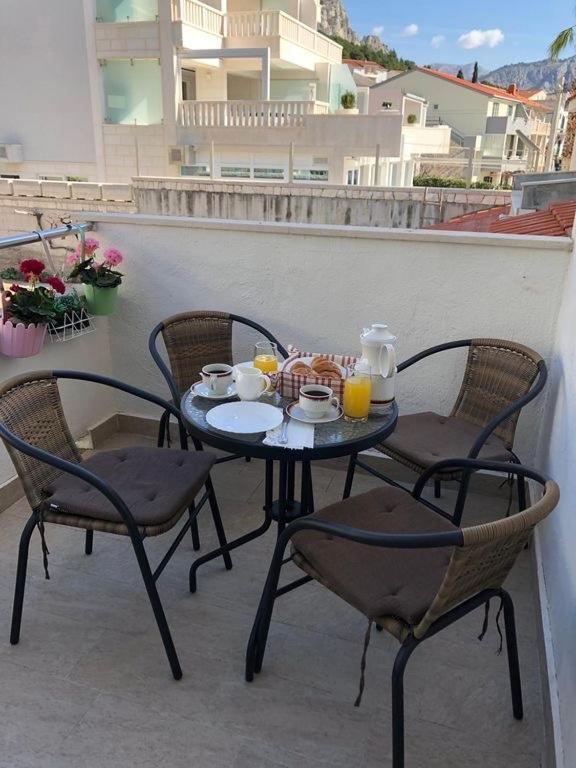 Apartmani “Kresimir” โอมิช ภายนอก รูปภาพ