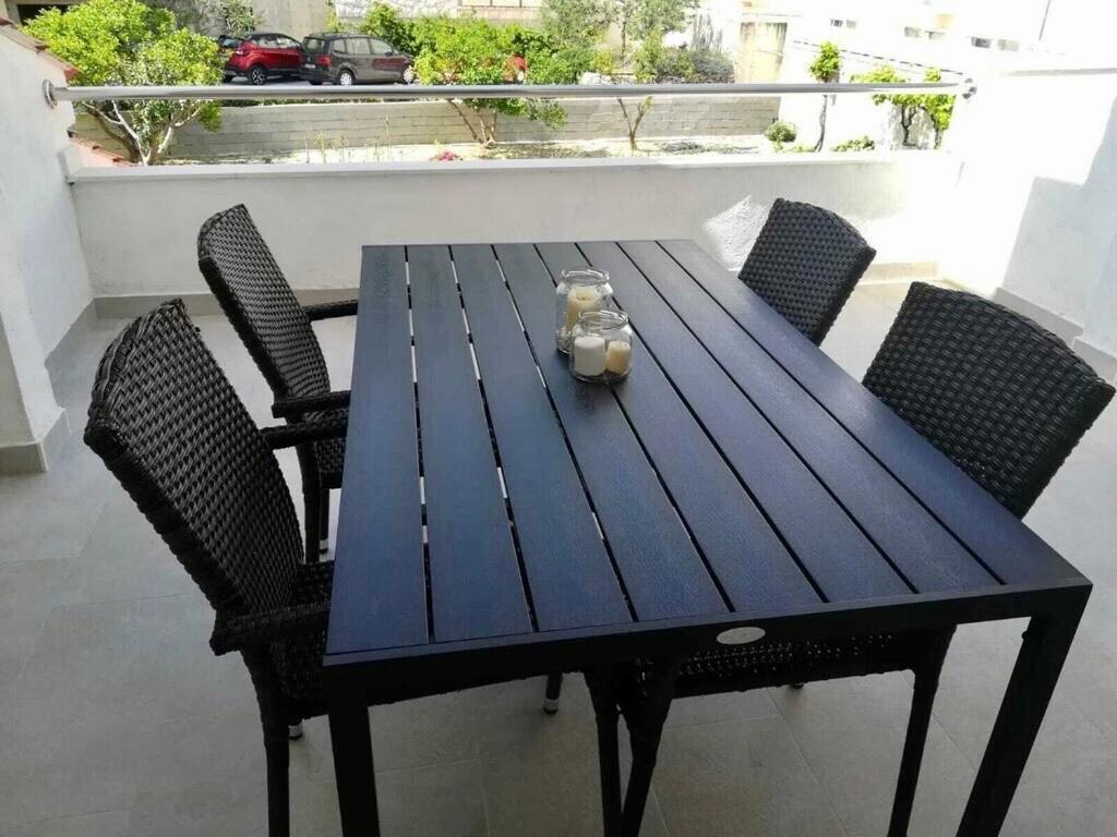 Apartmani “Kresimir” โอมิช ภายนอก รูปภาพ