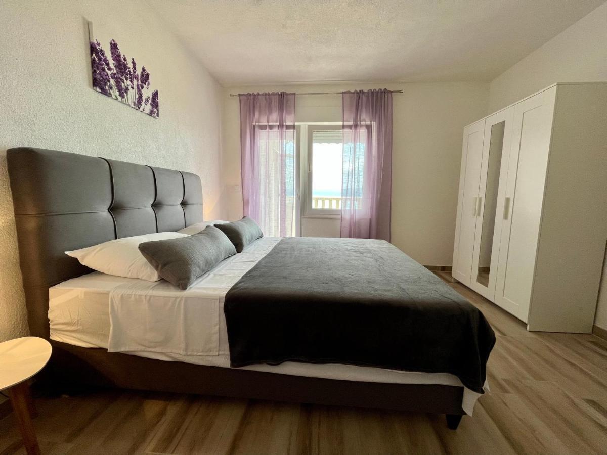 Apartmani “Kresimir” โอมิช ภายนอก รูปภาพ