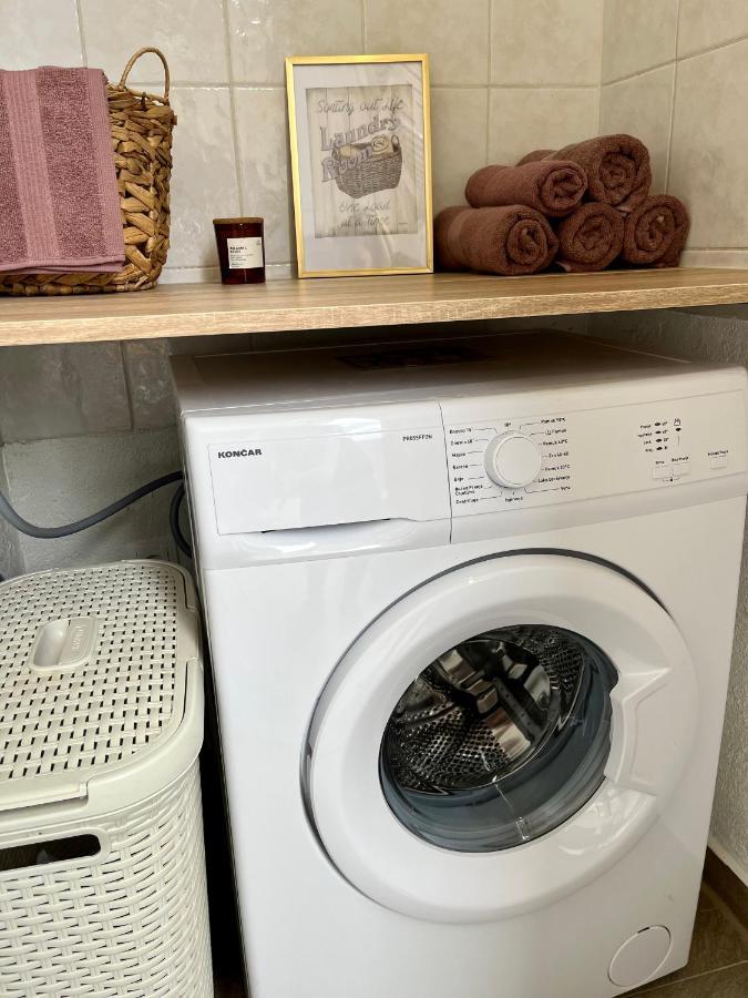 Apartmani “Kresimir” โอมิช ภายนอก รูปภาพ