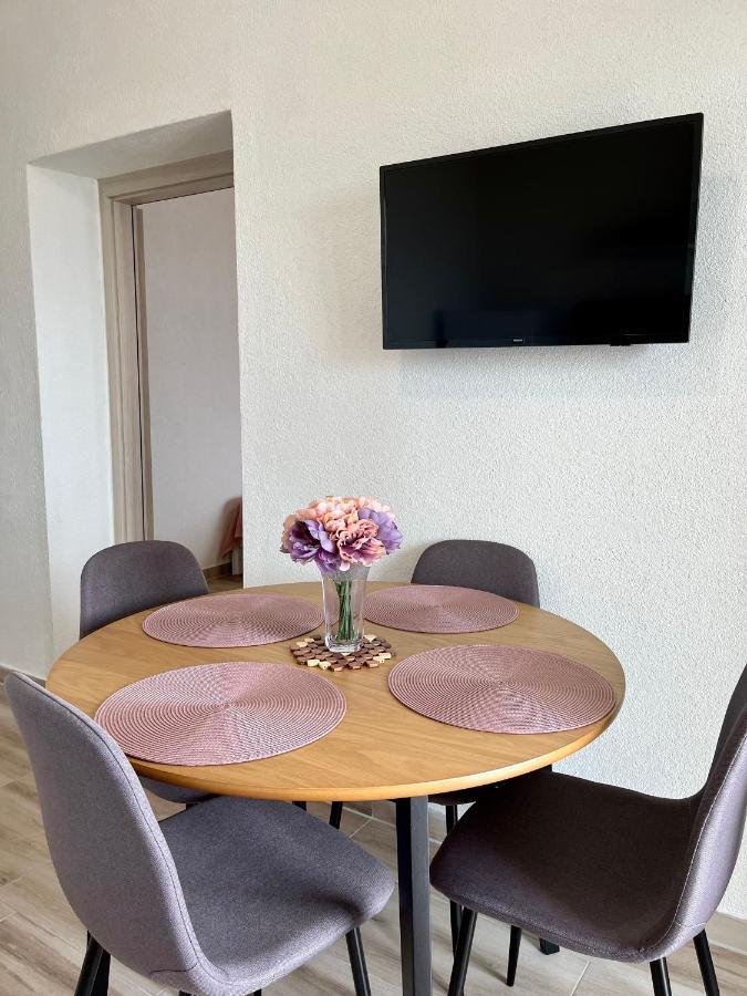 Apartmani “Kresimir” โอมิช ภายนอก รูปภาพ