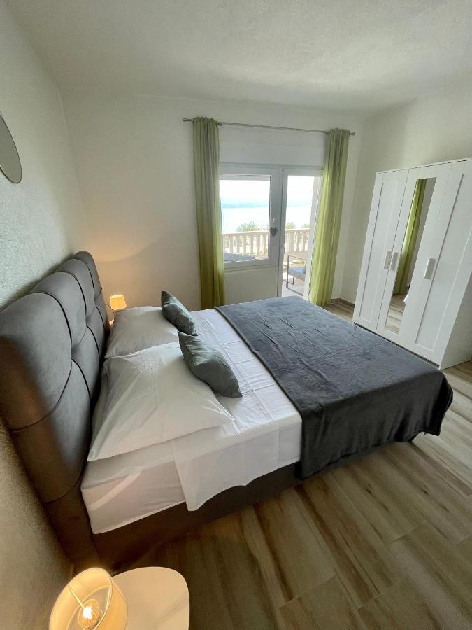Apartmani “Kresimir” โอมิช ภายนอก รูปภาพ