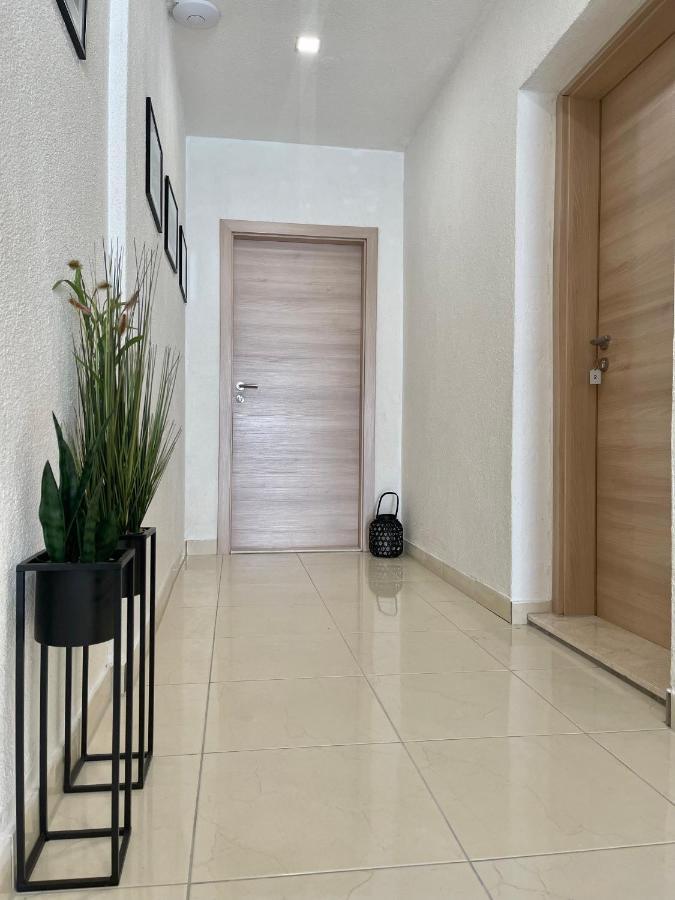 Apartmani “Kresimir” โอมิช ภายนอก รูปภาพ