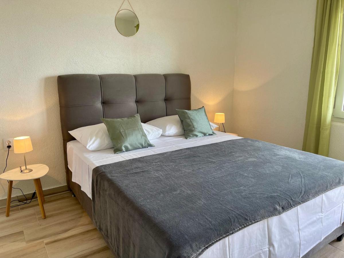 Apartmani “Kresimir” โอมิช ภายนอก รูปภาพ