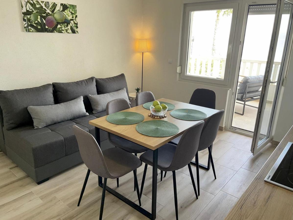Apartmani “Kresimir” โอมิช ภายนอก รูปภาพ