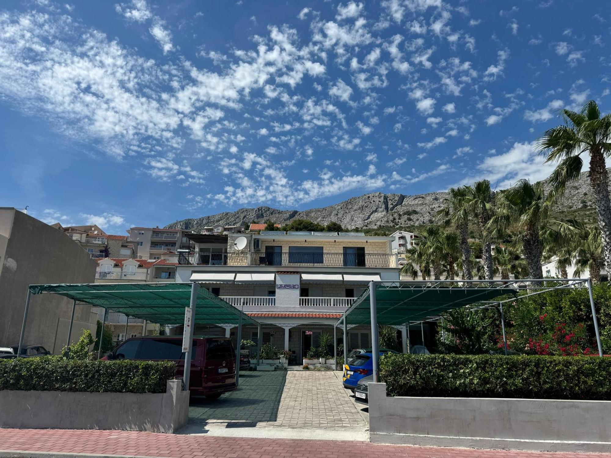 Apartmani “Kresimir” โอมิช ภายนอก รูปภาพ