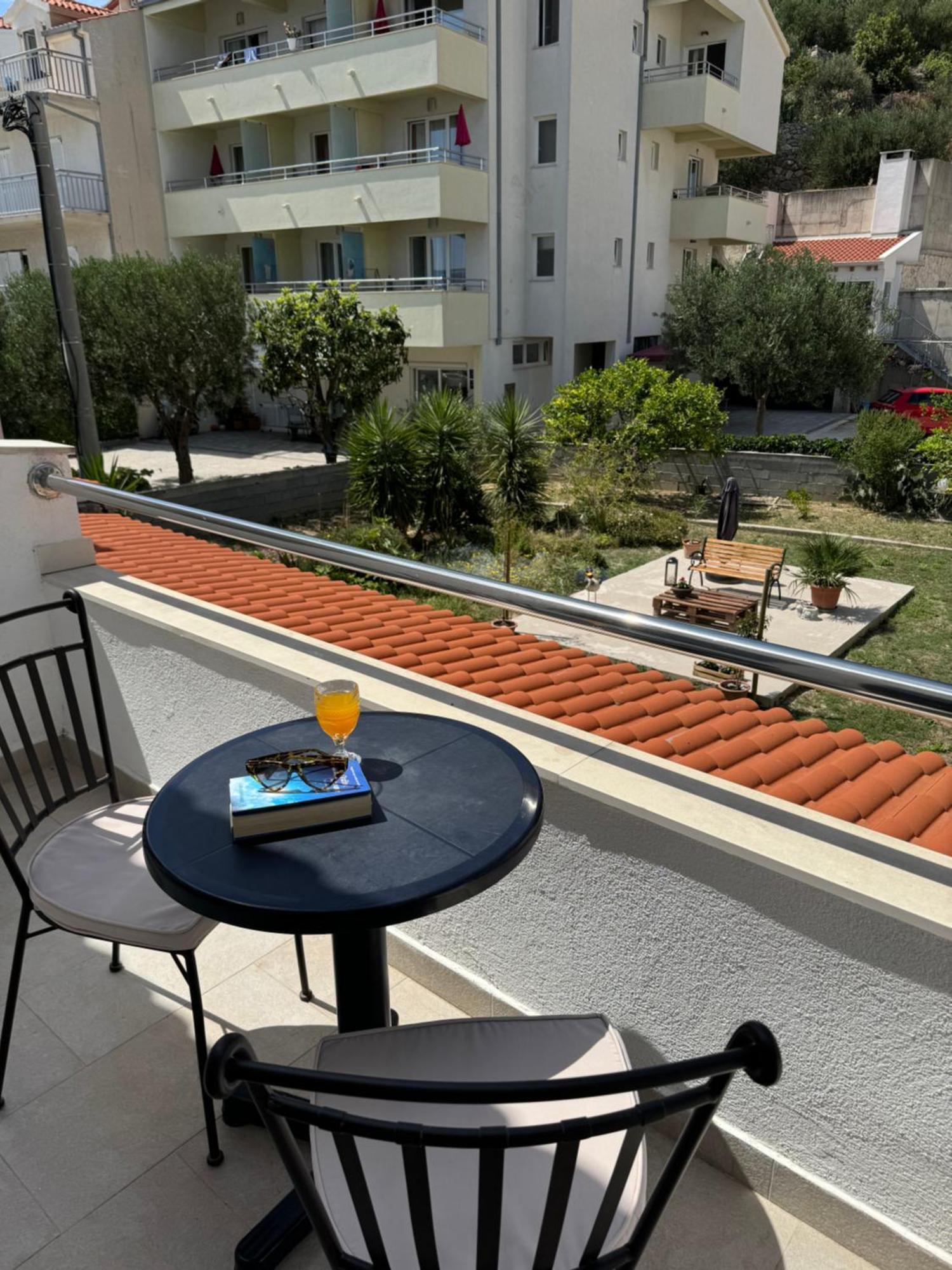 Apartmani “Kresimir” โอมิช ภายนอก รูปภาพ