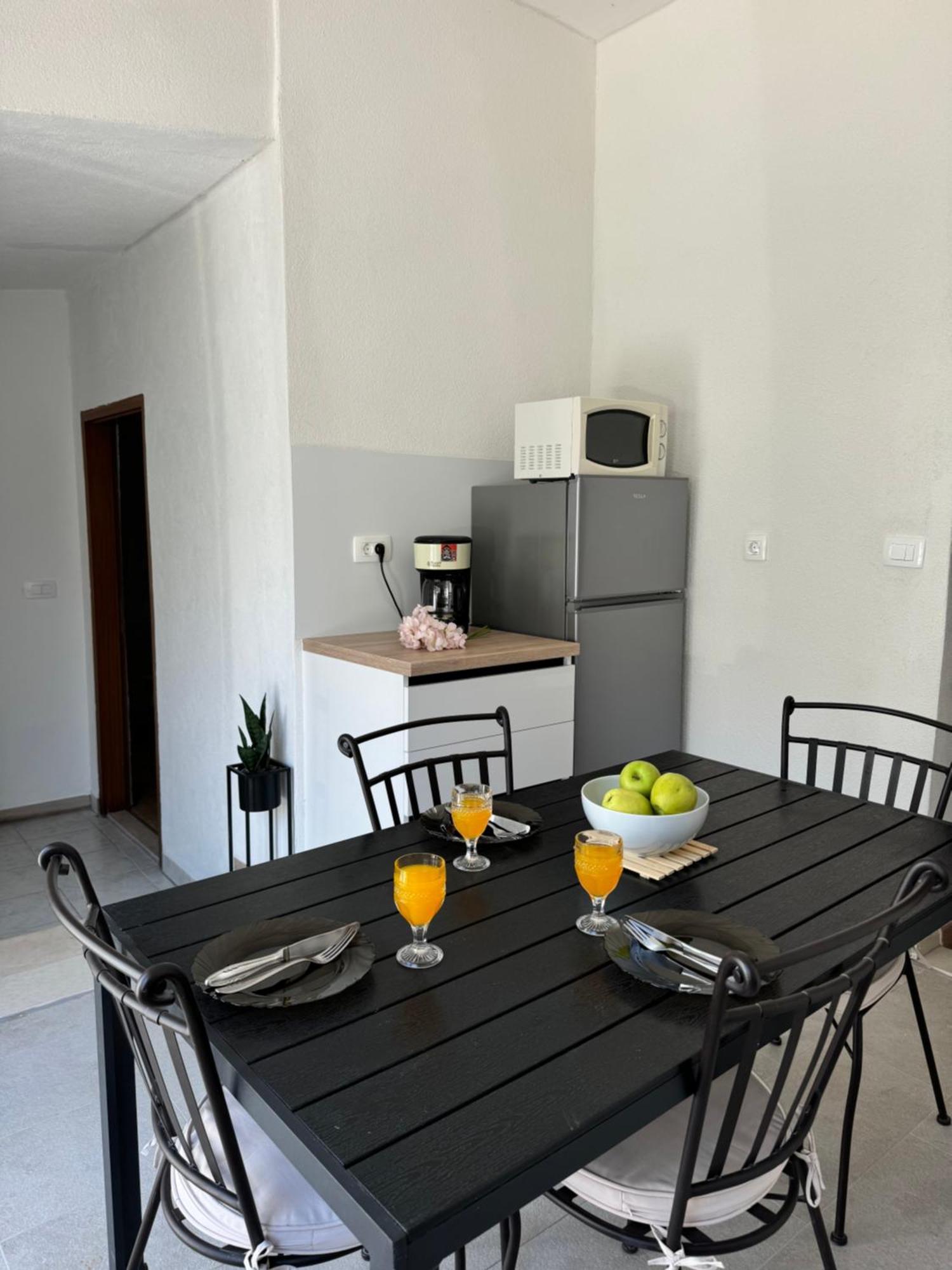 Apartmani “Kresimir” โอมิช ภายนอก รูปภาพ