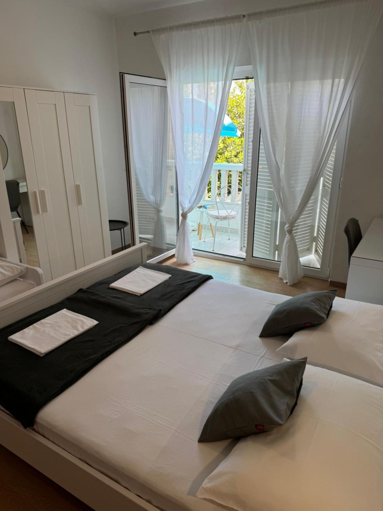Apartmani “Kresimir” โอมิช ภายนอก รูปภาพ