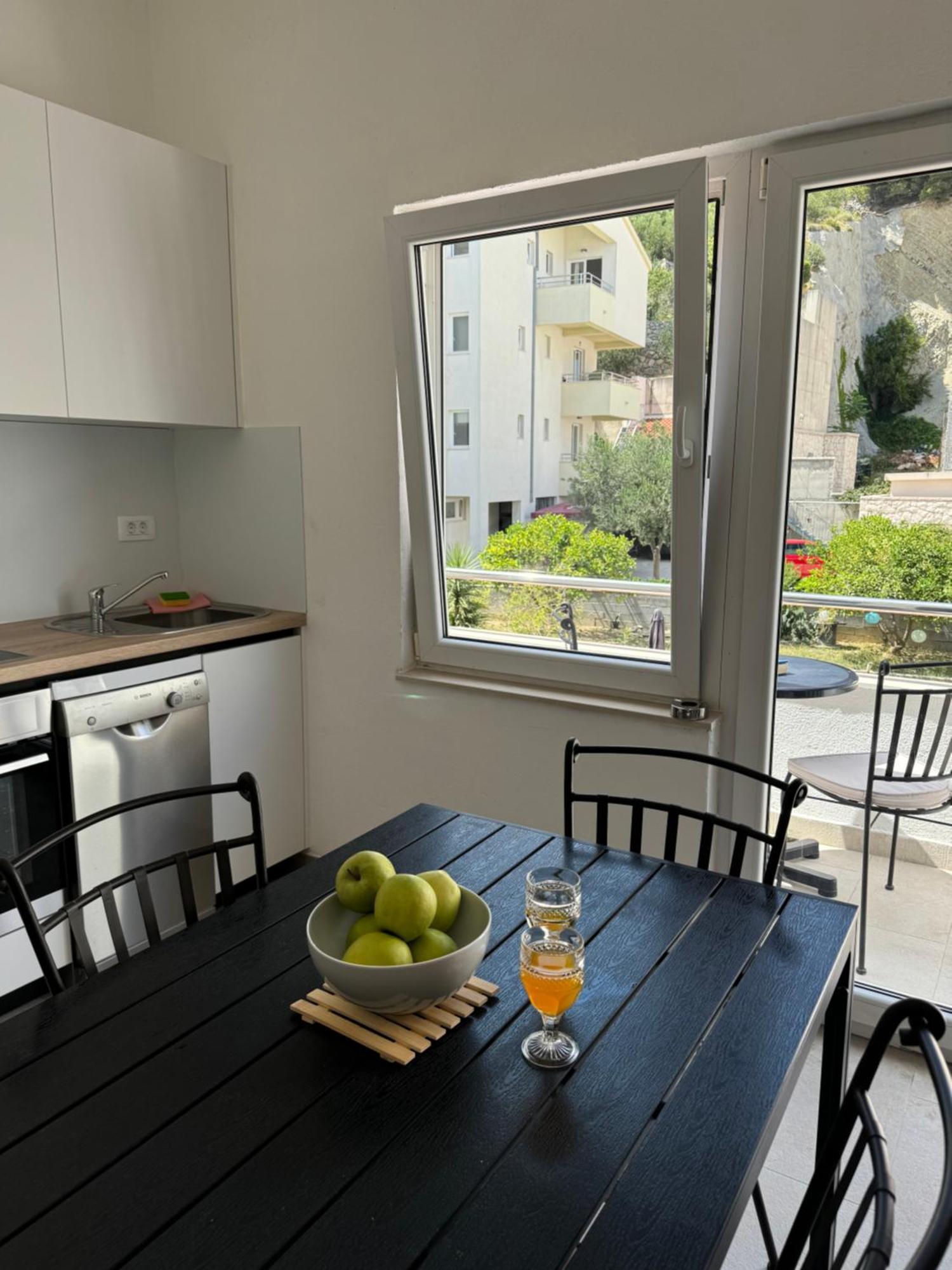 Apartmani “Kresimir” โอมิช ภายนอก รูปภาพ