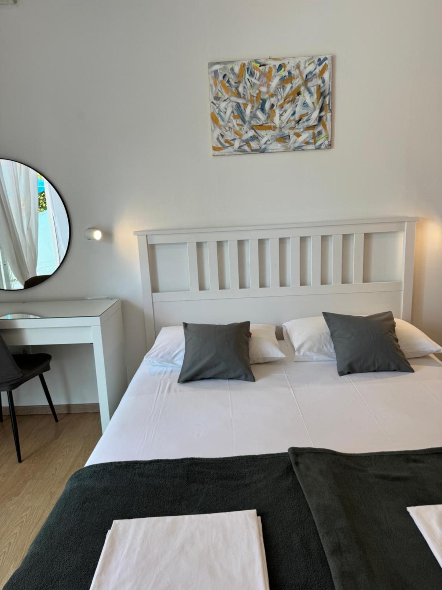 Apartmani “Kresimir” โอมิช ภายนอก รูปภาพ